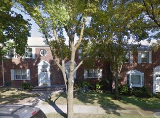 26420 73rd Ave, Glen Oaks, NY 11004