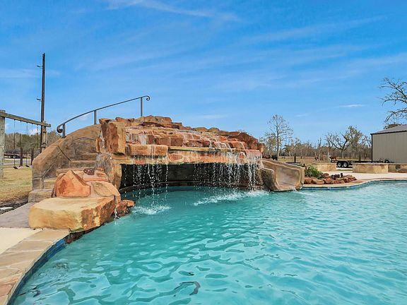 5th image of 524 N Gum Gully Rd