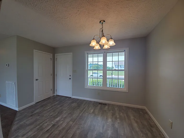 207 Jenna Ave — Photo 12