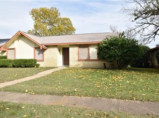3110 S Holiday Dr, Grand Prairie, TX 75052