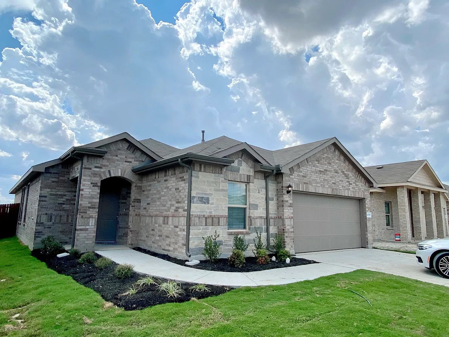5 bed, 2164 sqft, $2,575 — Photo 1