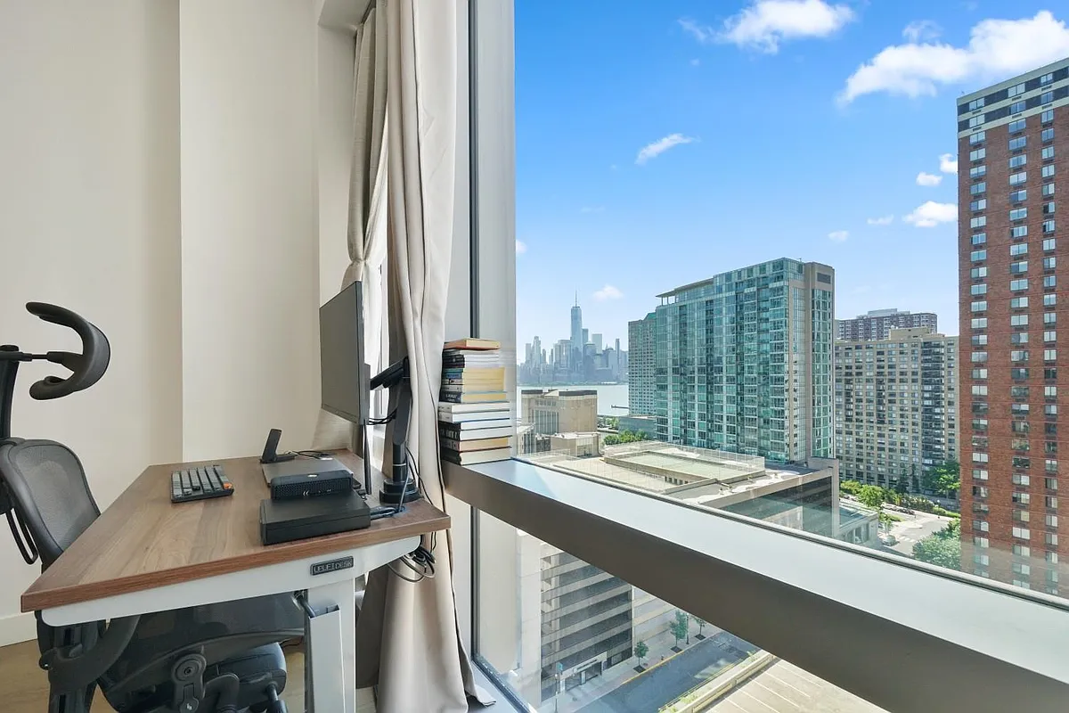 75 Park Lane South 1610
