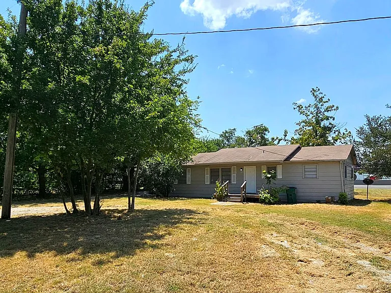 4415 County Road 1152 — Photo 2