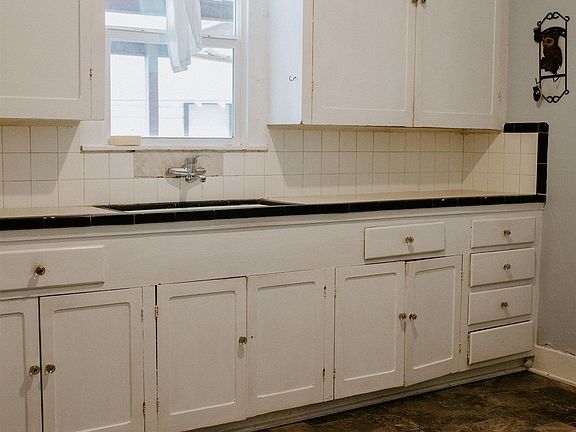 2nd image of 305 Saint Francis St