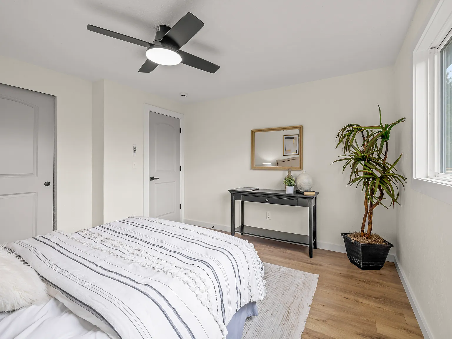 4 bed, 1656 sqft, $3,700 — Photo 4