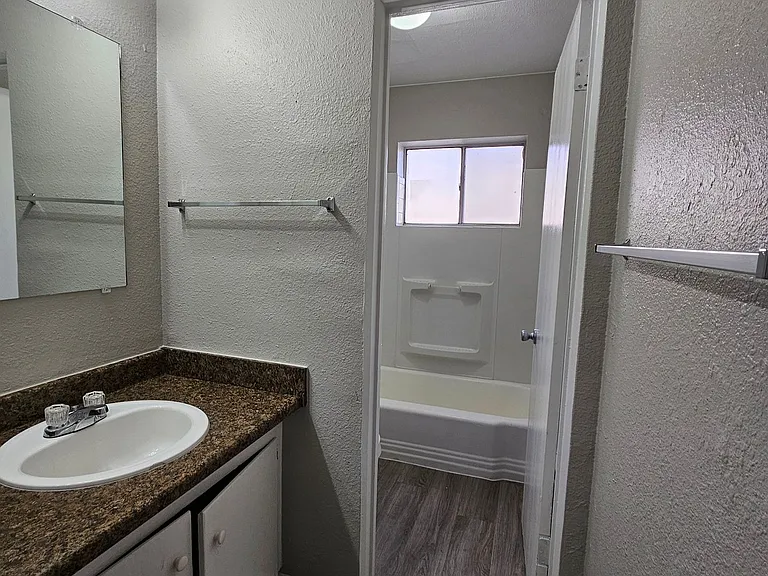 1990 N Beeler St #8 — Photo 18