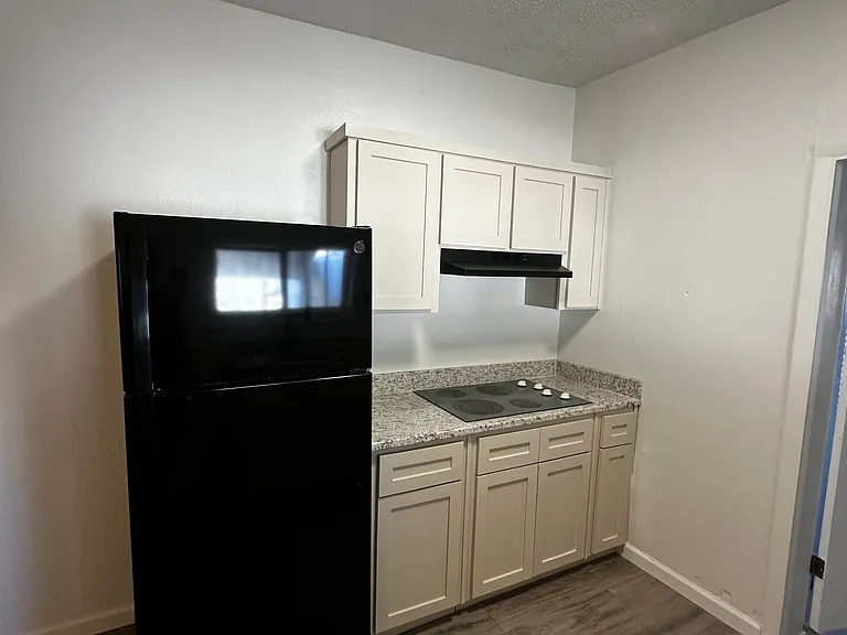 507 E Cliff Dr — Photo 3