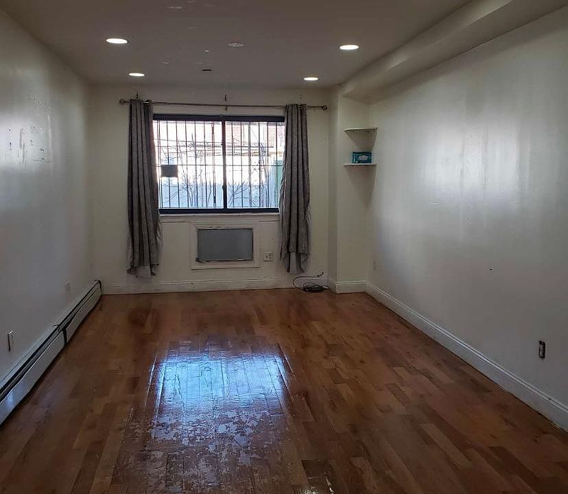 1st image of 1054 Leland Ave