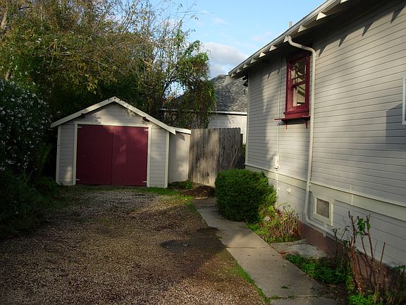 detached garage