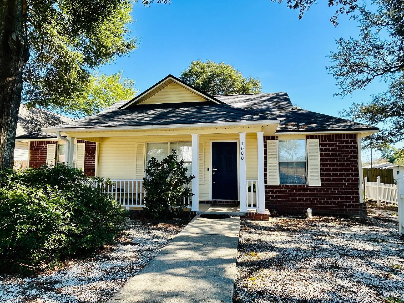 3 bed, 1092 sqft, $1,900 — Photo 2