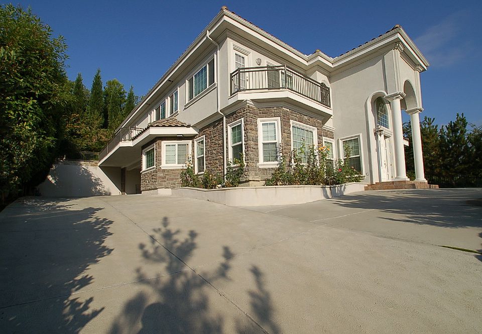 1st image of 417 Camino De Gloria