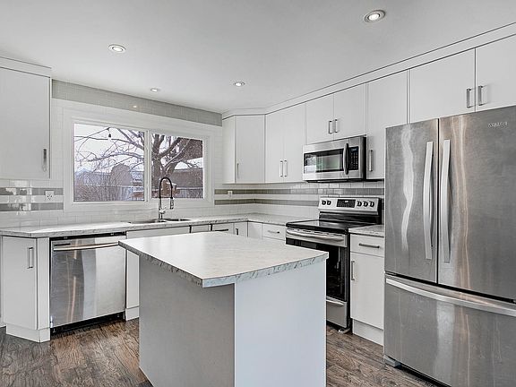5th image of 33 Bluebird Cres