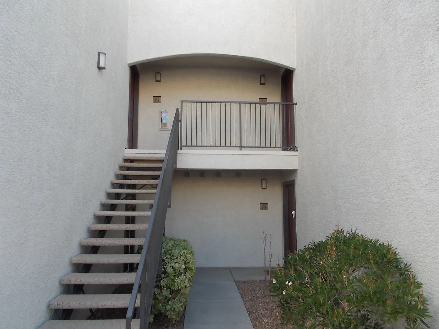 Turnkey 1-Bed Seven Hills Retreat — Photo 2