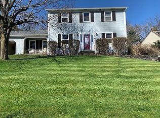 5 Meadow Ln, Albany, NY 12208
