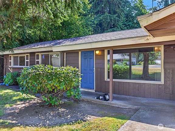 3rd image of 3327 NE 190th Street