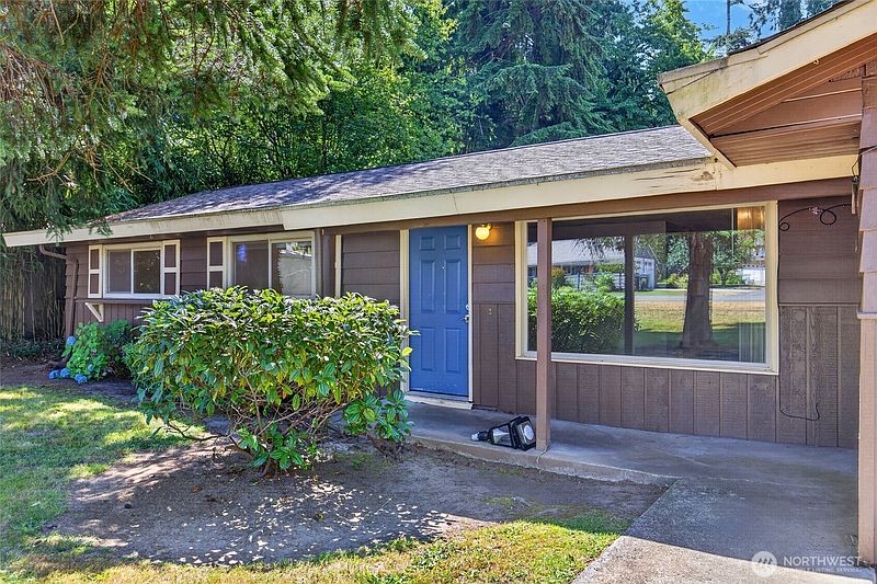 3rd image of 3327 NE 190th Street