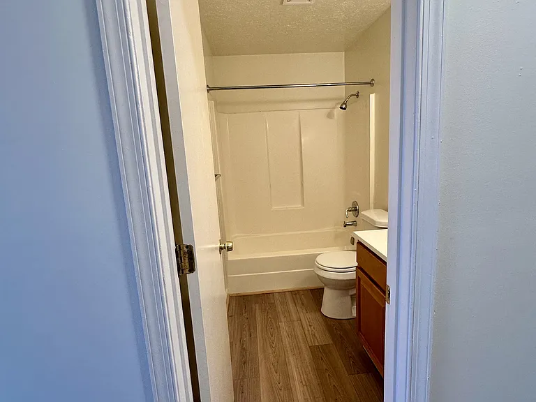 2010 E Pembroke Ave #B — Photo 12