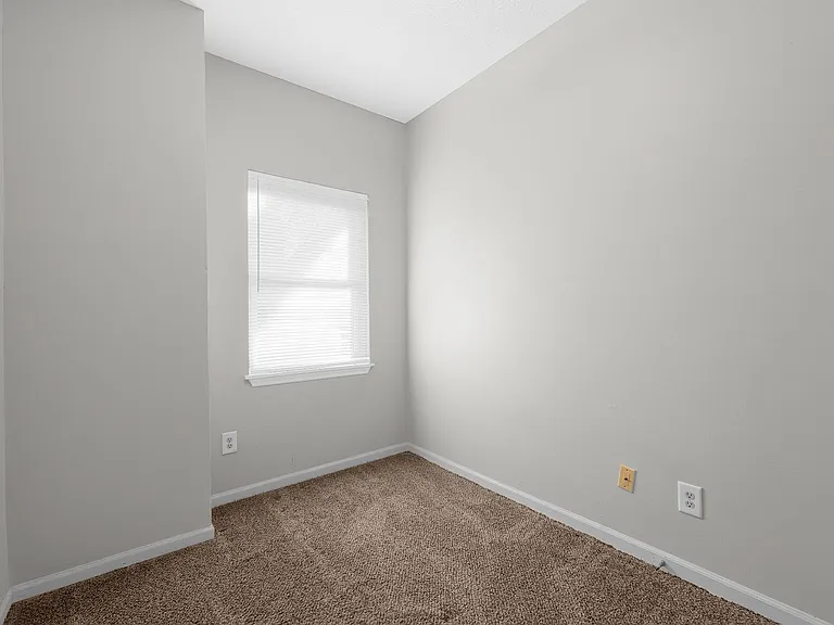 1635 Oak St #1635 — Photo 14