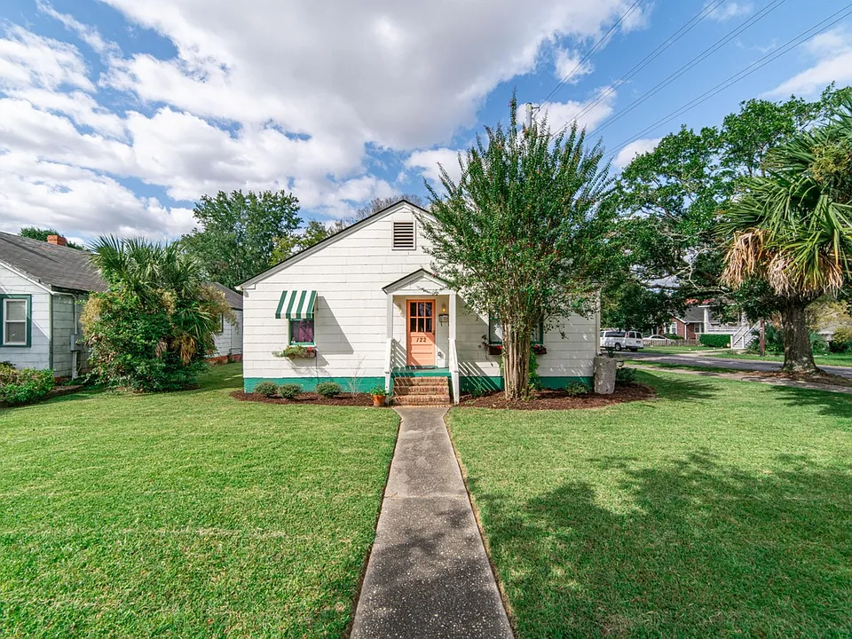 122 W Poplar St