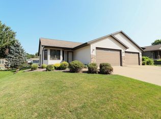 301 Crestwood Ln, Onalaska, WI 54650