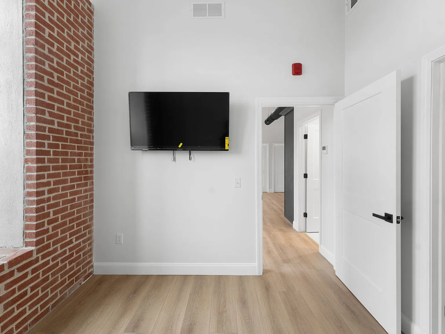 1 bed, 600 sqft, $1,800 — Photo 3