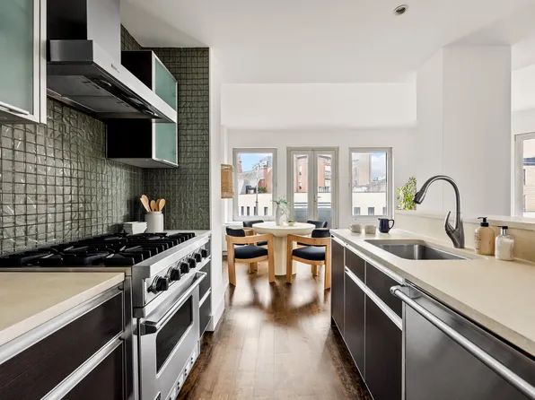 10-50 Jackson Avenue image 5 of 8