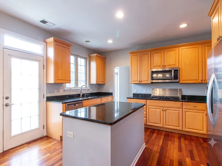 6 Beaconsfield Ct — Photo 6