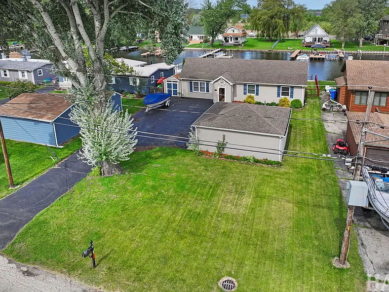 707 Kingston Blvd — Photo 33