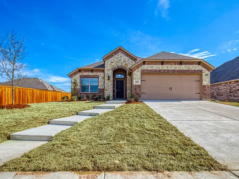207 Gardenia Dr — Photo 1