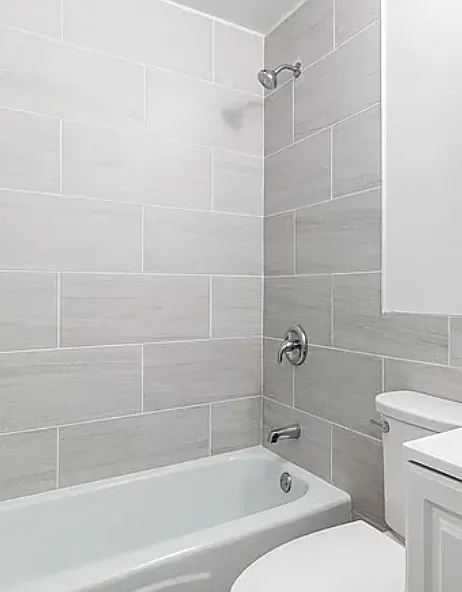 3710 N Pine Grove — Photo 4