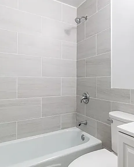 3710 N Pine Grove — Photo 4