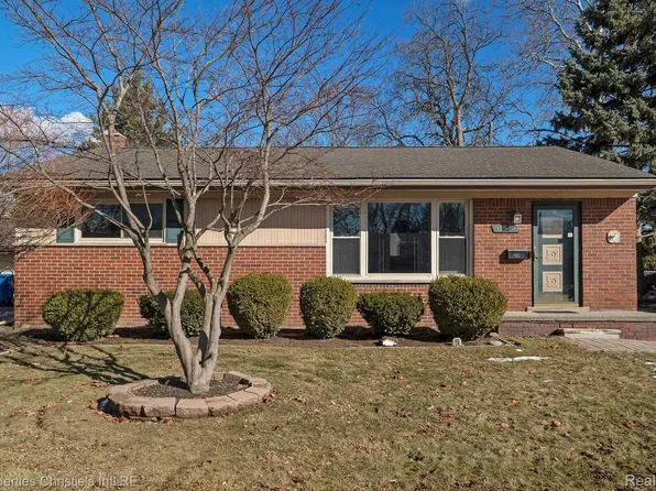 31340 Pagels Dr, Warren, MI 48092