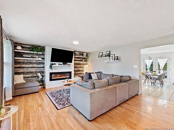 3rd image of 20 Wilderness Ct