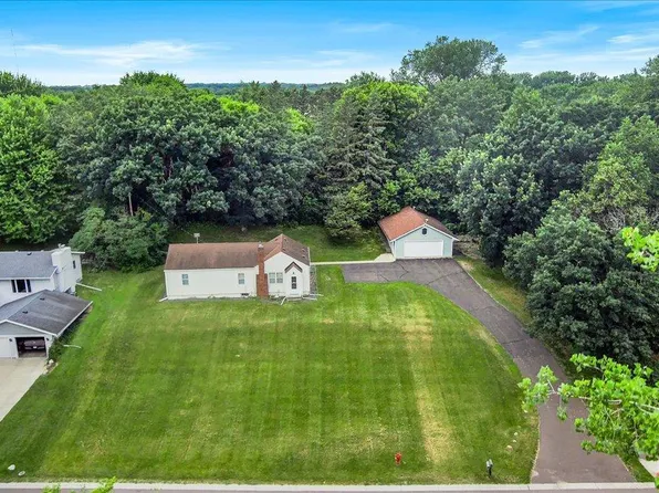 4145 Oak Crest Dr, Vadnais Heights, MN 55127