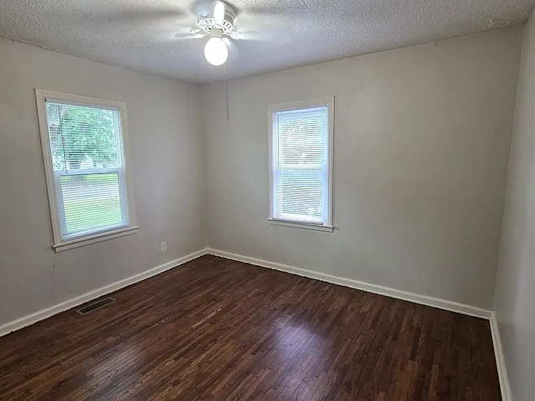 3009 S Gordon Ave — Photo 15