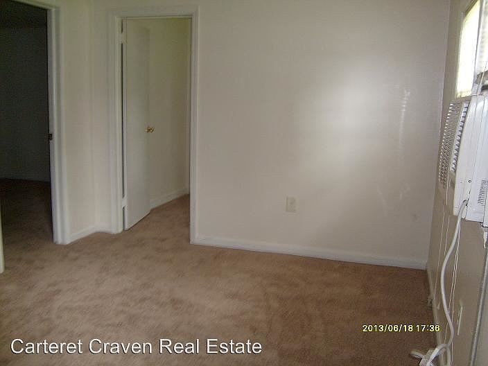 2nd image of 100 Vine St APT 5