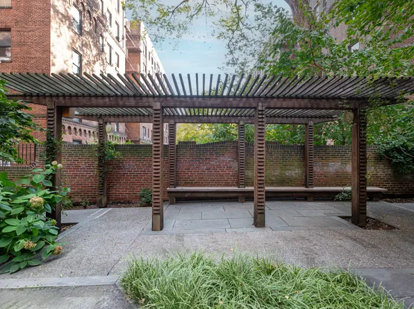 83-10 35th Avenue image 14 of 18