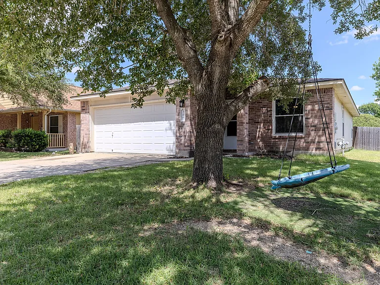 309 Paige Bnd — Photo 2