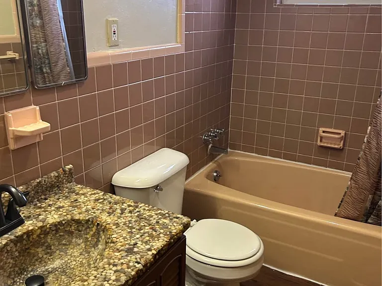 2264 Westwood Northern Blvd #2 — Photo 9