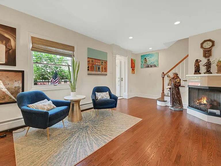81 Riverview Ave — Photo 3