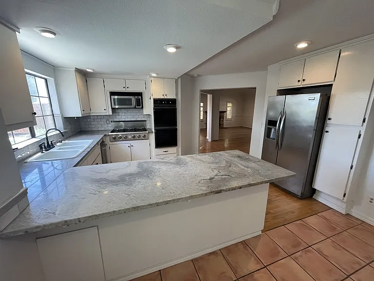 511 Bluff Dr — Photo 7
