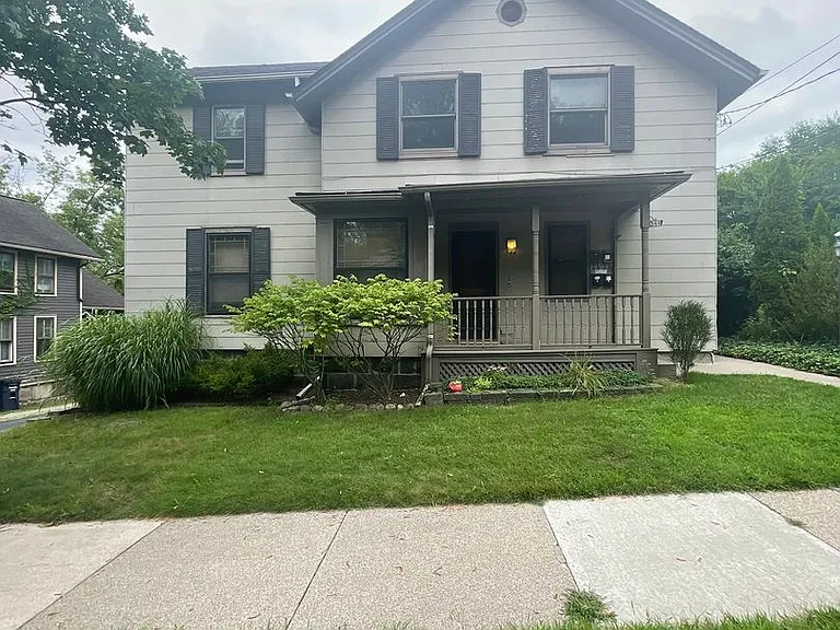 544 S 5th Ave — Photo 2