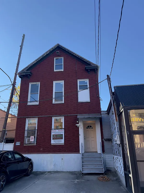 7 Beacon Avenue 2ND FLOOR