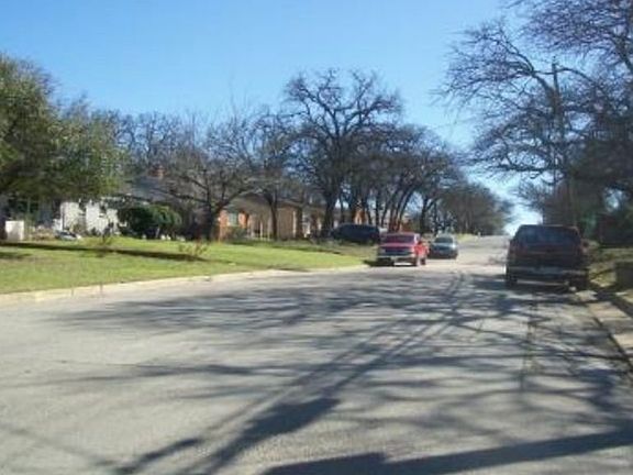 Exterior Neighborhood (street photo)