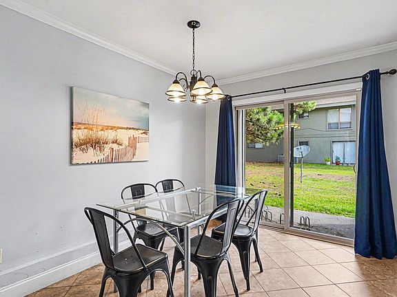5th image of 2000 Greens Blvd. #1B