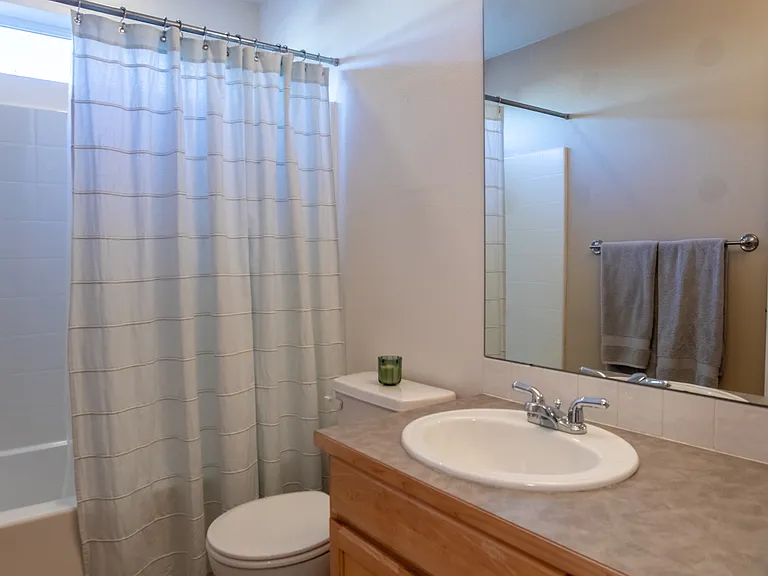 2nd floor guest bathroom
