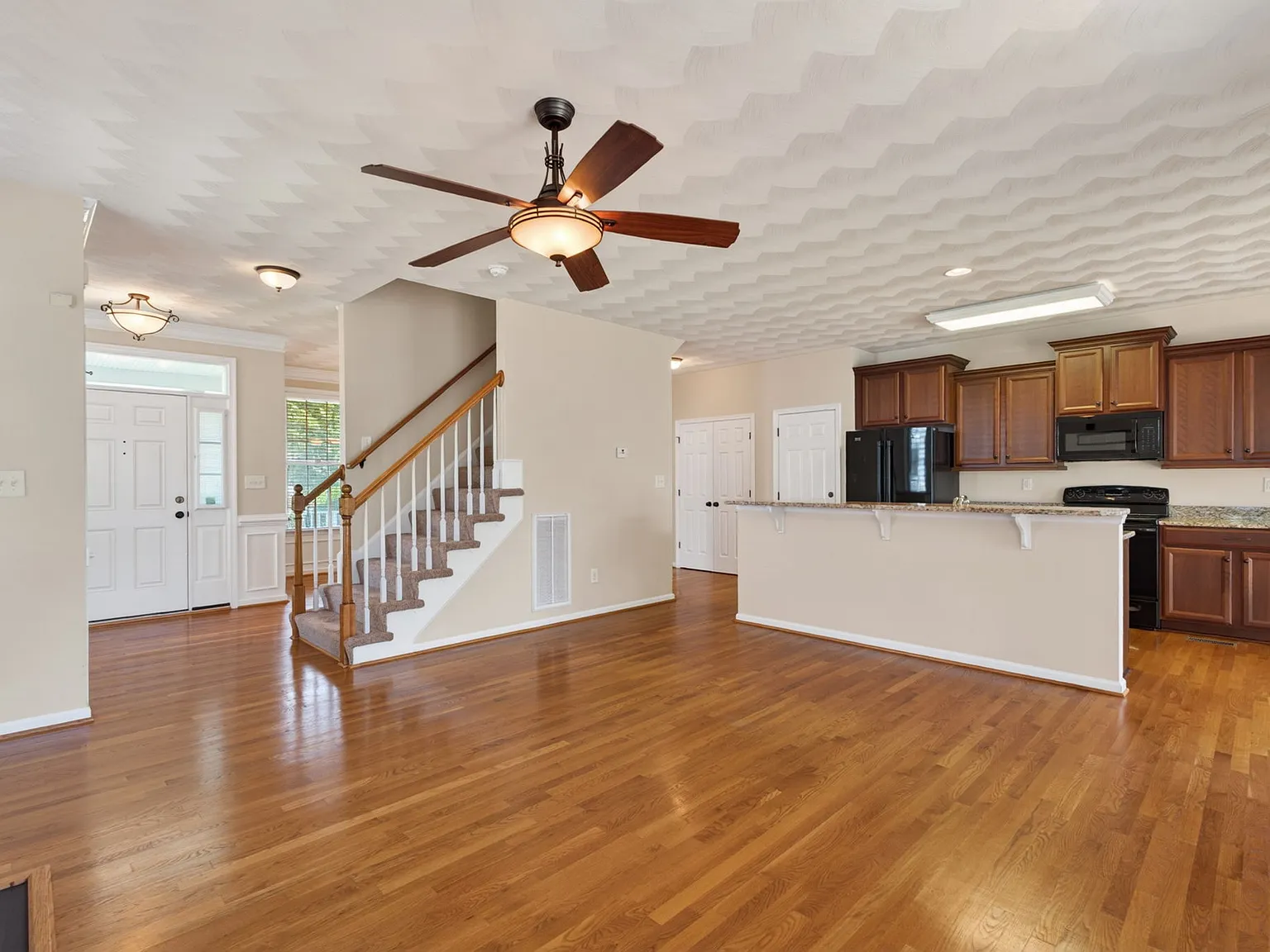 4 bed, 2.5 bath, 1989 sqft, $2,625 — Photo 1