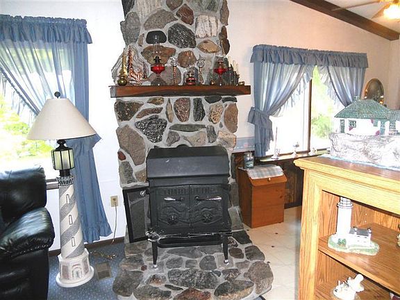 4th image of 6106 Gordon Dr