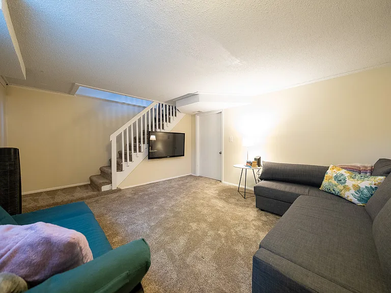 2050 Montreal Ave — Photo 18