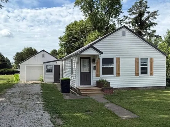 404 E Warren St, Moweaqua, IL 62550